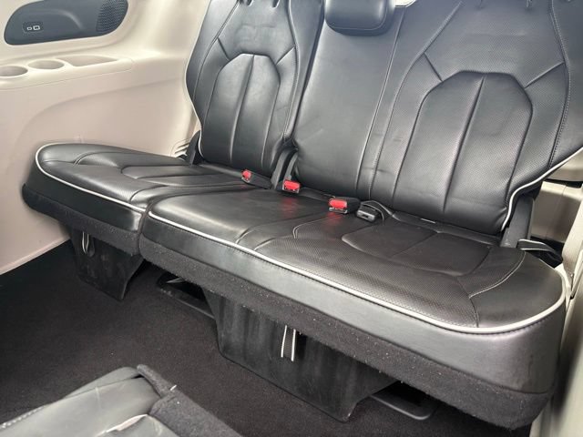 Used 2023 Chrysler Pacifica Limited FWD image 15