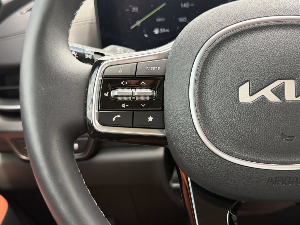Certified 2026 Kia Carnival SX FWD image 35