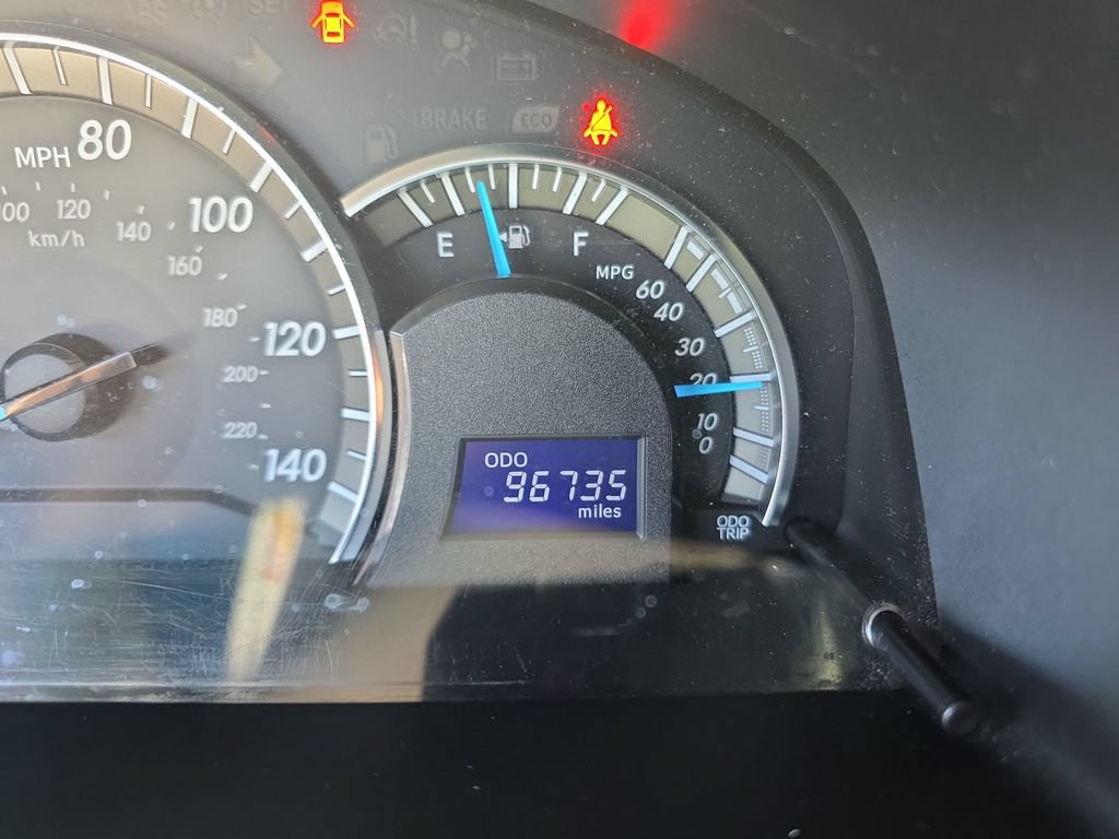Used 2014 Toyota Camry SE w/ Leather Package FWD image 18