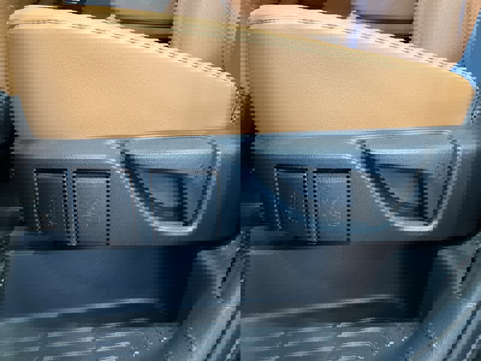 Used 2023 Toyota Highlander L image 30