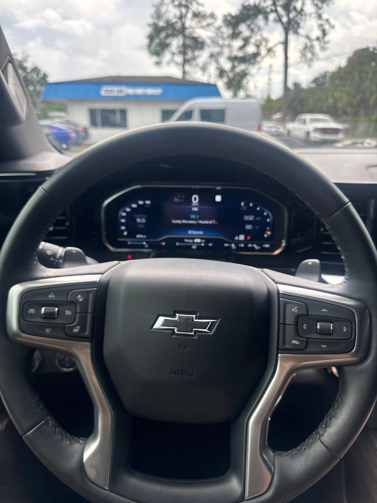 Used 2025 Chevrolet Silverado 1500 LT Trail Boss w/ LT Trail Boss Premium Package AWD/4WD image 27