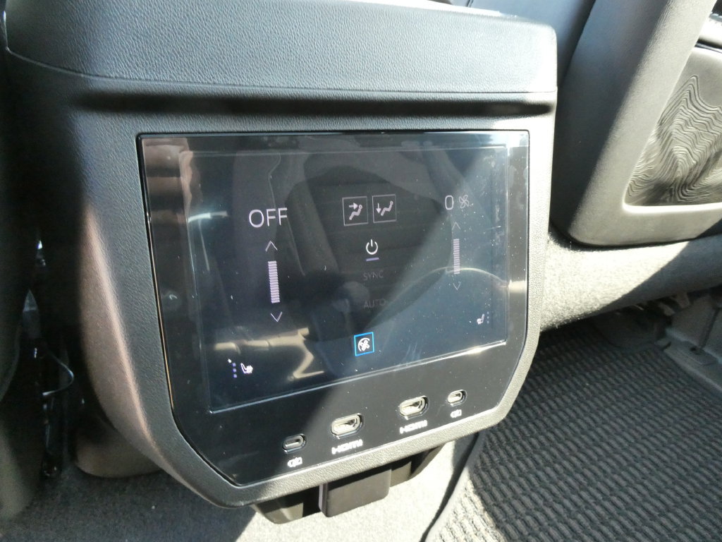 New 2026 GMC Yukon XL Denali Ultimate AWD/4WD image 17