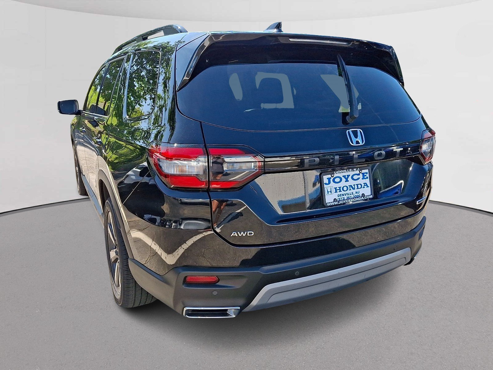Certified 2025 Honda Pilot Touring image 8