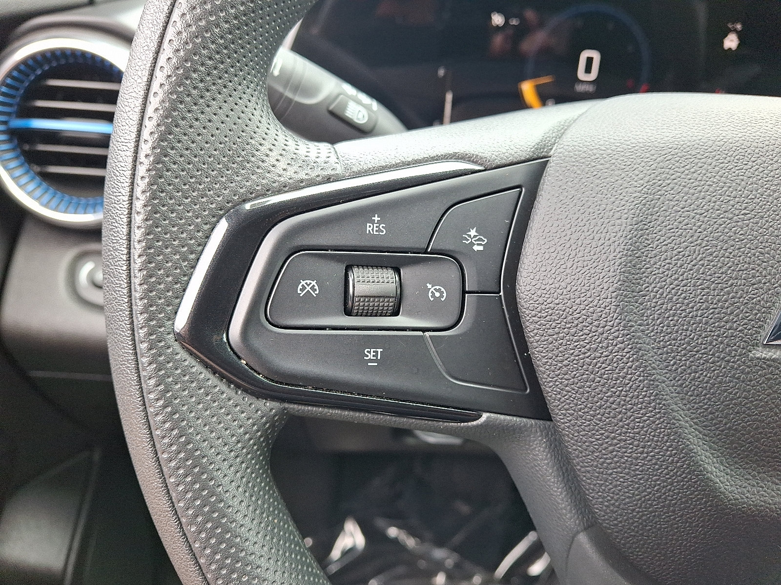 Used 2025 Chevrolet Trax LT FWD image 20