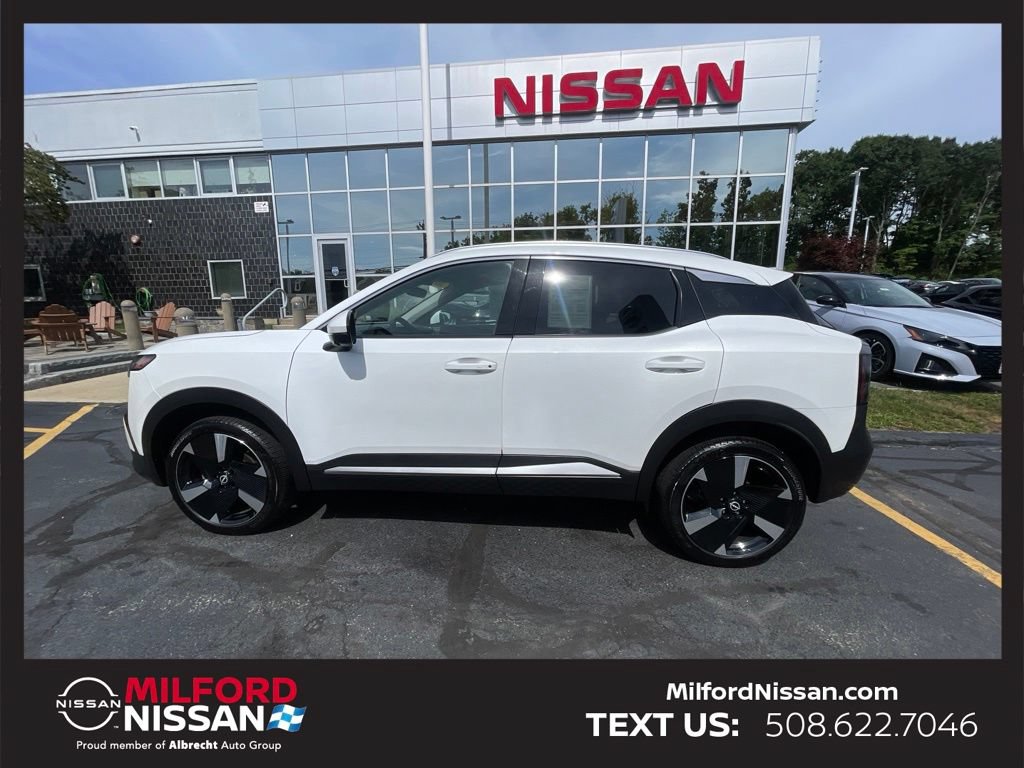Used 2025 Nissan Kicks SR AWD/4WD image 2