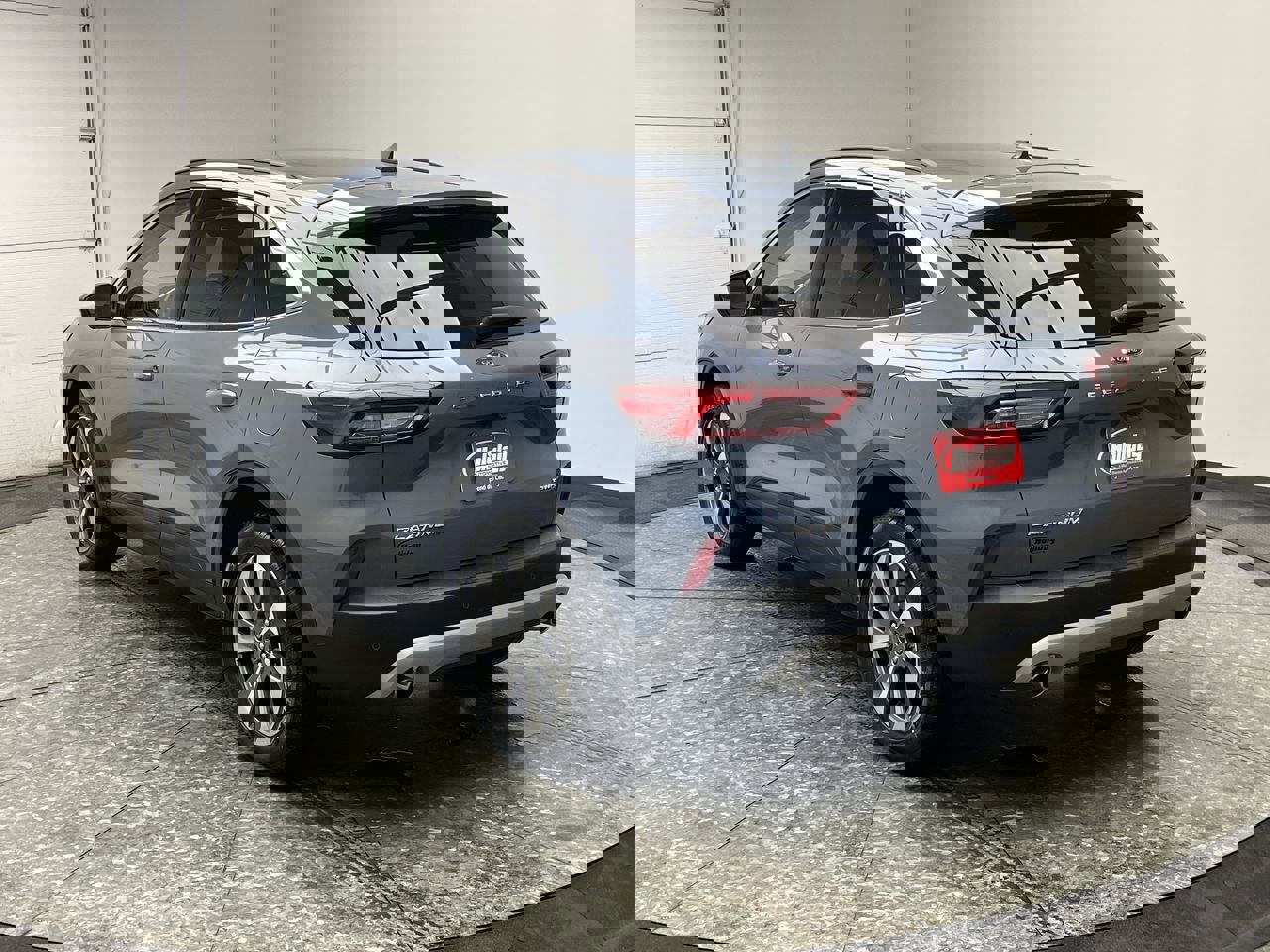 Used 2024 Ford Escape Platinum image 2