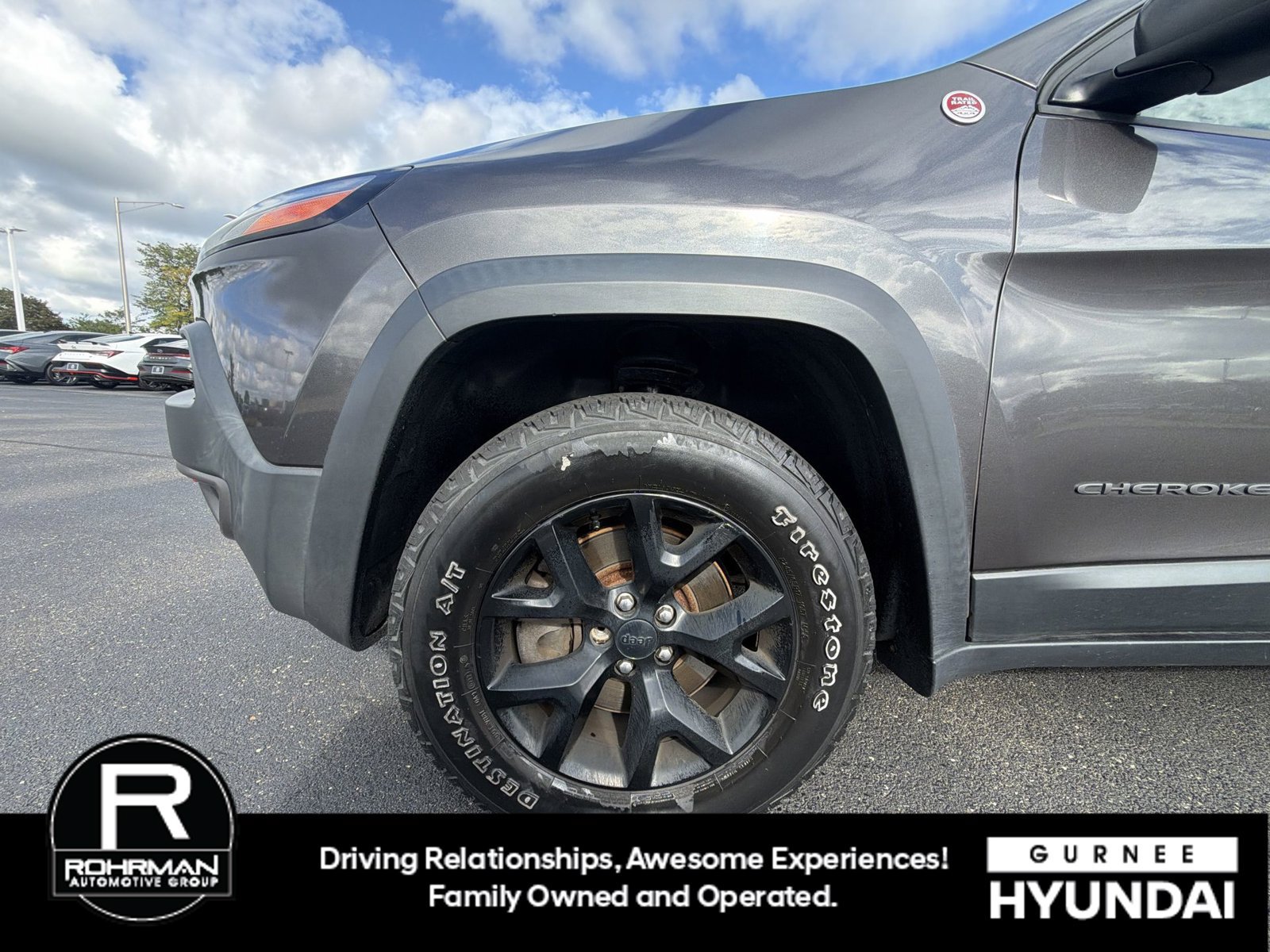 Used 2017 Jeep Cherokee Trailhawk w/ Comfort/Convenience Group AWD/4WD image 12