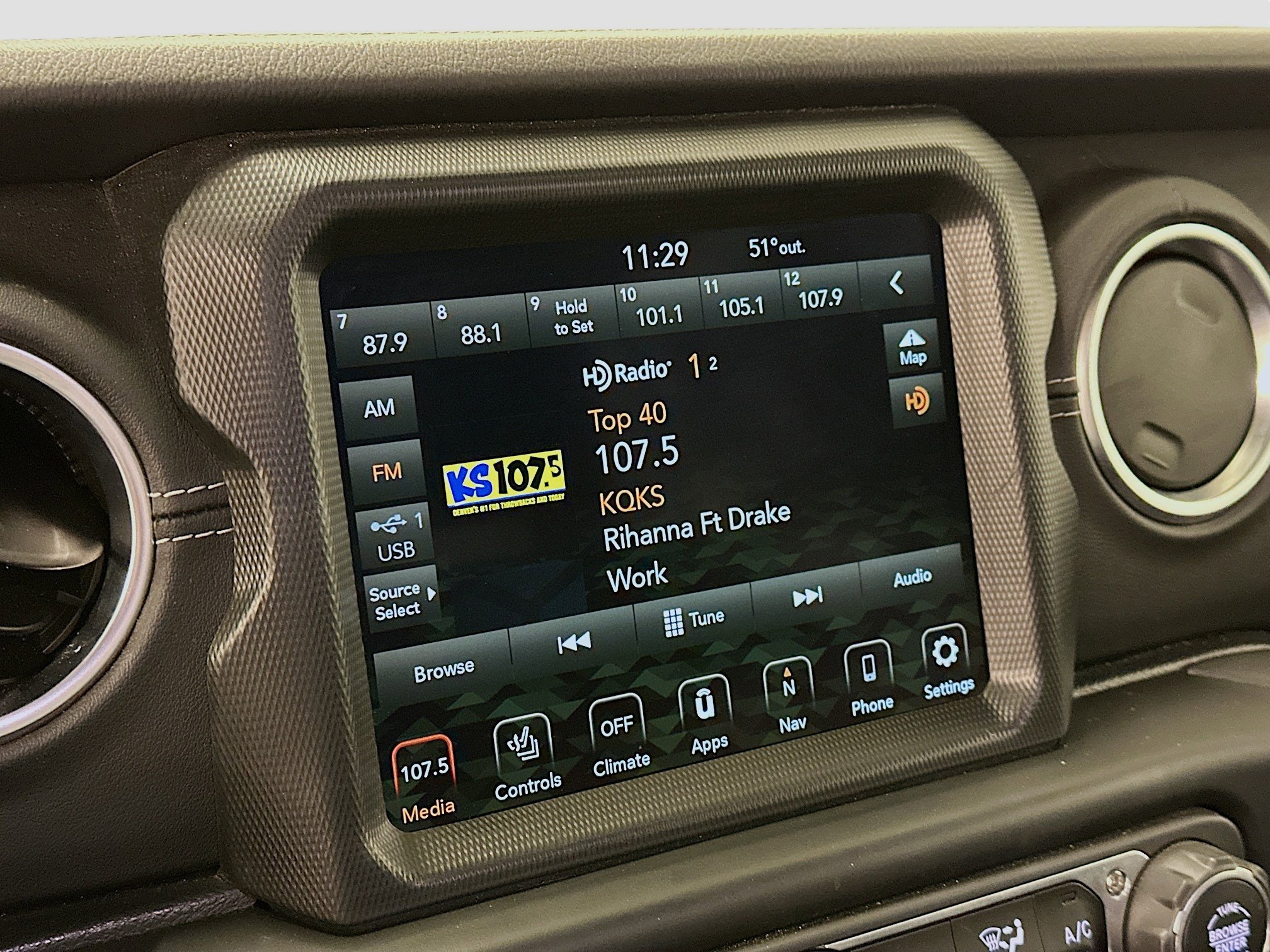 Used 2022 Jeep Wrangler Sahara w/ Cold Weather Group AWD/4WD image 22