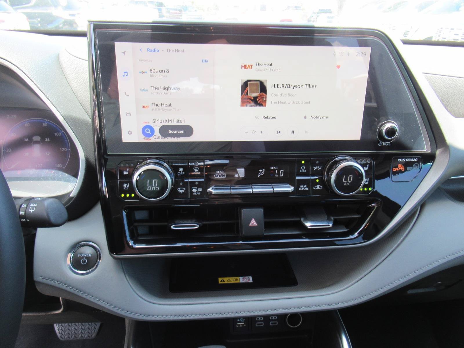 Used 2023 Toyota Highlander Limited FWD image 27