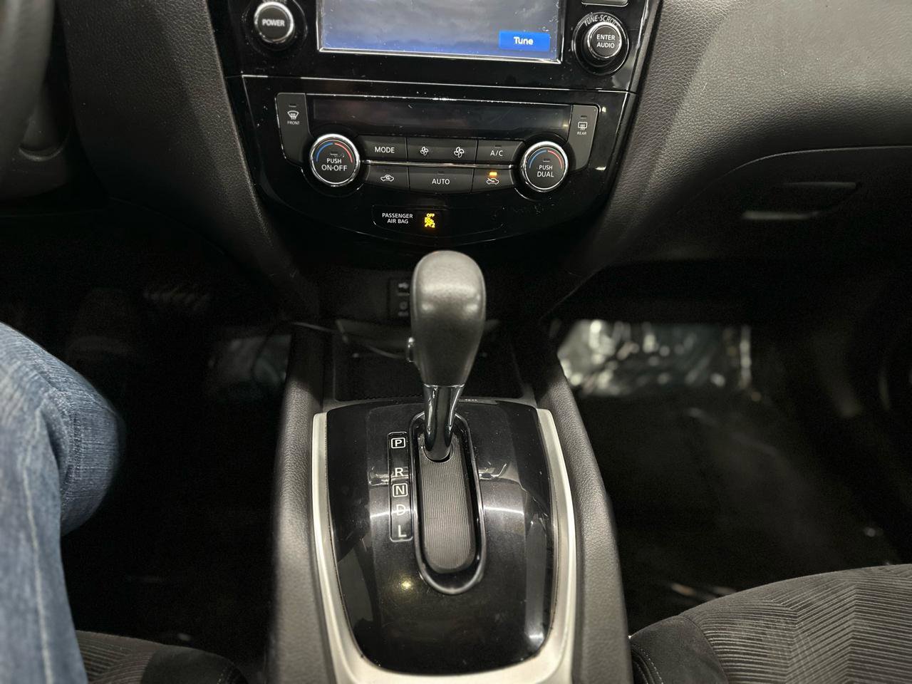 Used 2015 Nissan Rogue SV w/ SV Premium Package image 23