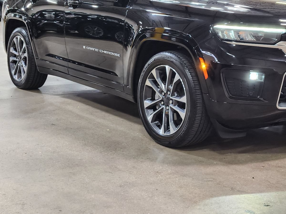 Used 2025 Jeep Grand Cherokee Overland w/ Adv Protech Group III AWD/4WD image 16