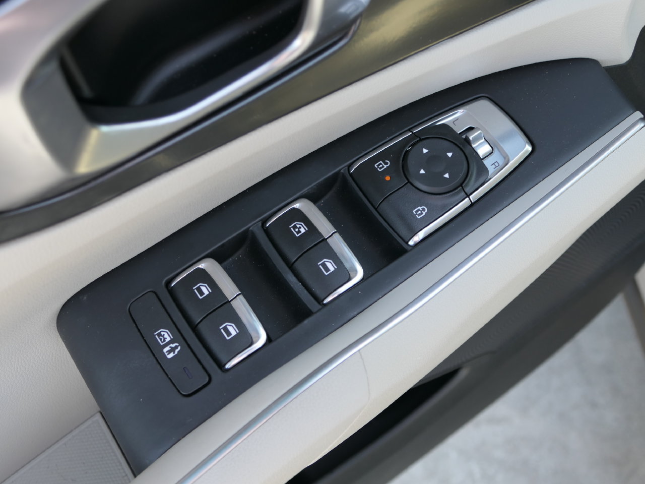 Certified 2025 Kia Sorento EX FWD image 15