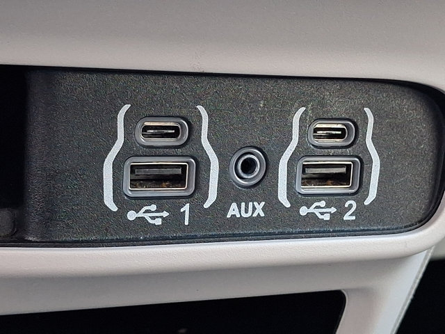 Used 2024 Chrysler Pacifica Touring-L FWD image 25