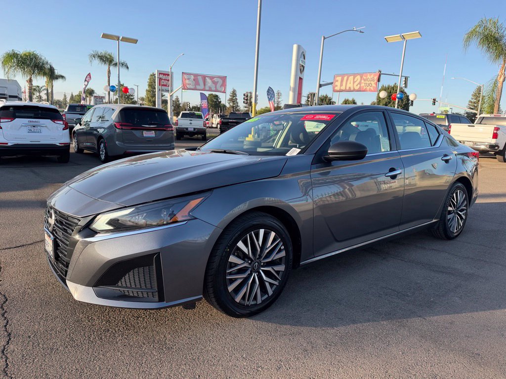Certified 2025 Nissan Altima 2.5 SV FWD image 3