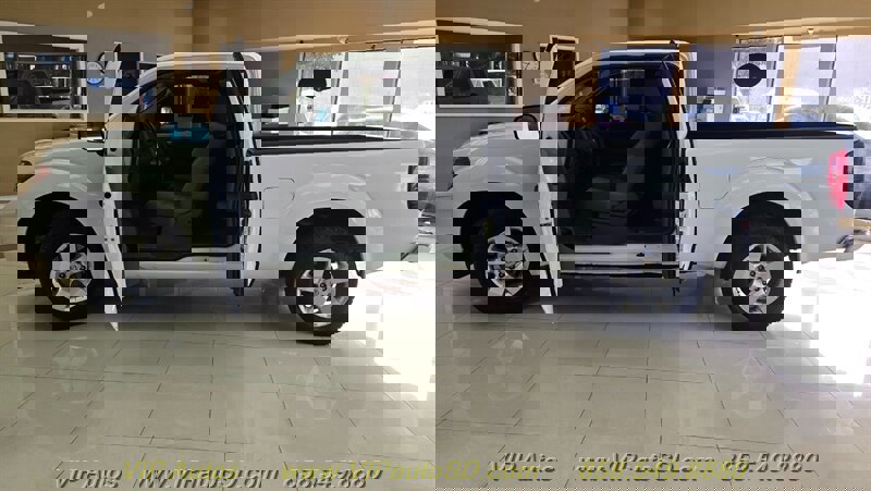 Used 2014 Nissan Frontier S image 4