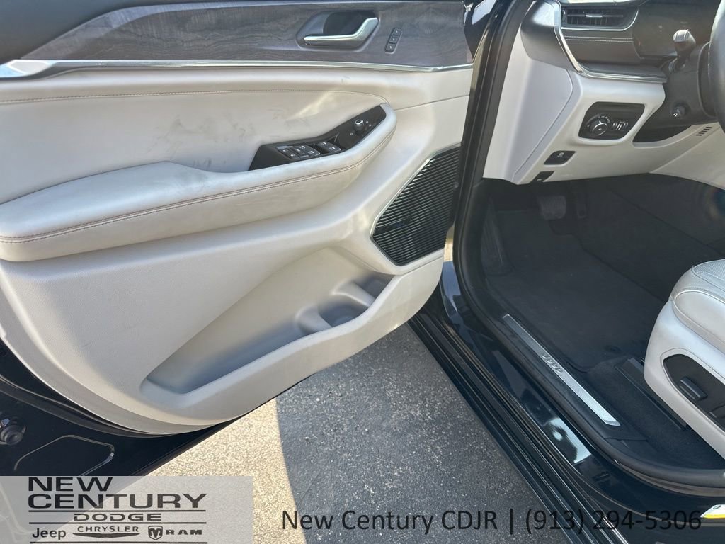 Used 2022 Jeep Grand Cherokee L Overland image 6