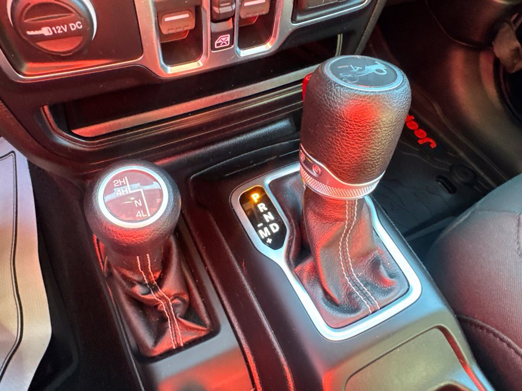 Used 2019 Jeep Wrangler Unlimited Sahara w/ Uconnect 4C Nav & Sound Group AWD/4WD image 8