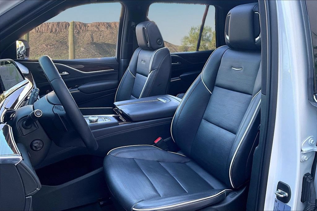 Used 2022 Cadillac Escalade Premium Luxury AWD/4WD image 28