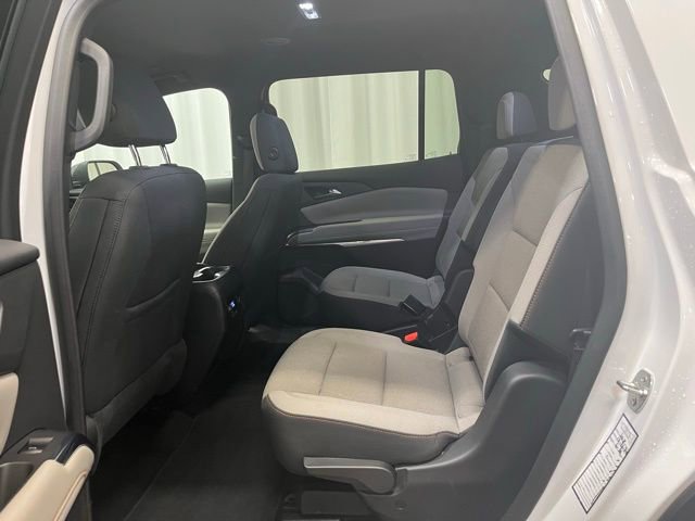 Used 2025 Chevrolet Traverse LT image 29