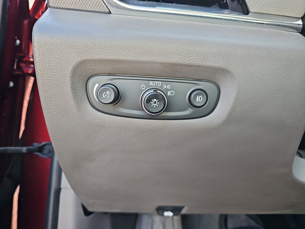 Used 2018 Chevrolet Traverse Premier w/ Driver Confidence II Package image 22