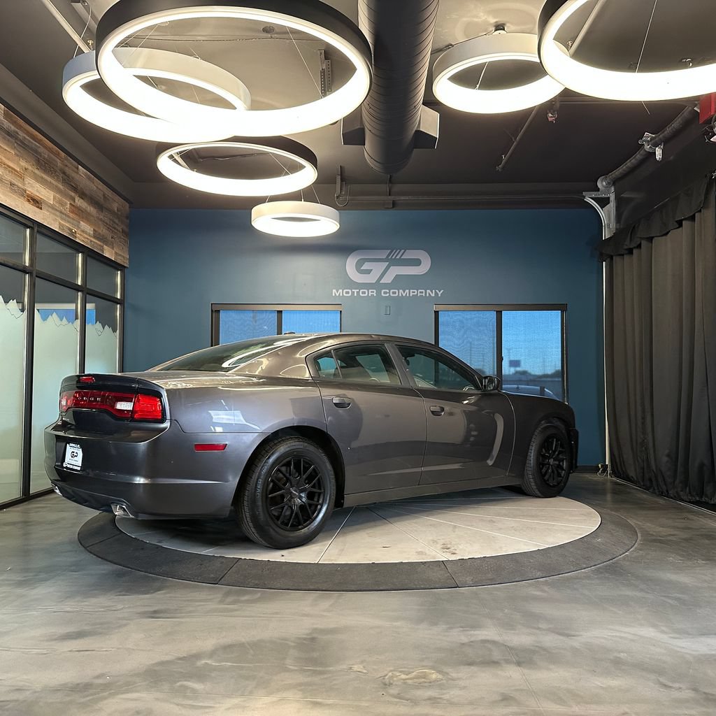 Used 2014 Dodge Charger SE RWD image 3