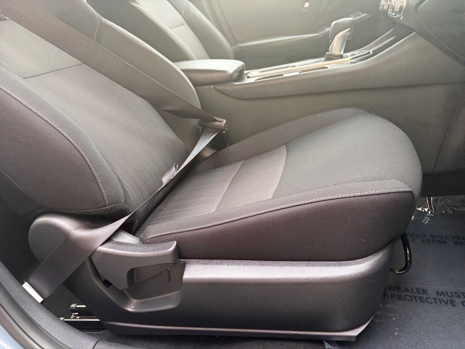 Used 2025 Nissan Sentra SV w/ All-Weather Package FWD image 31