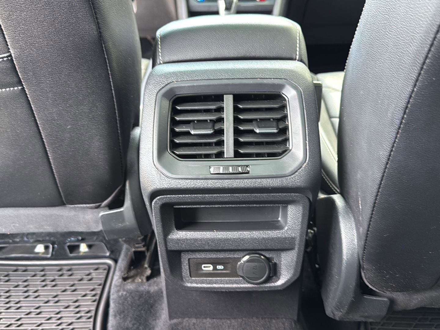 Used 2022 Volkswagen Tiguan SEL R-Line image 23