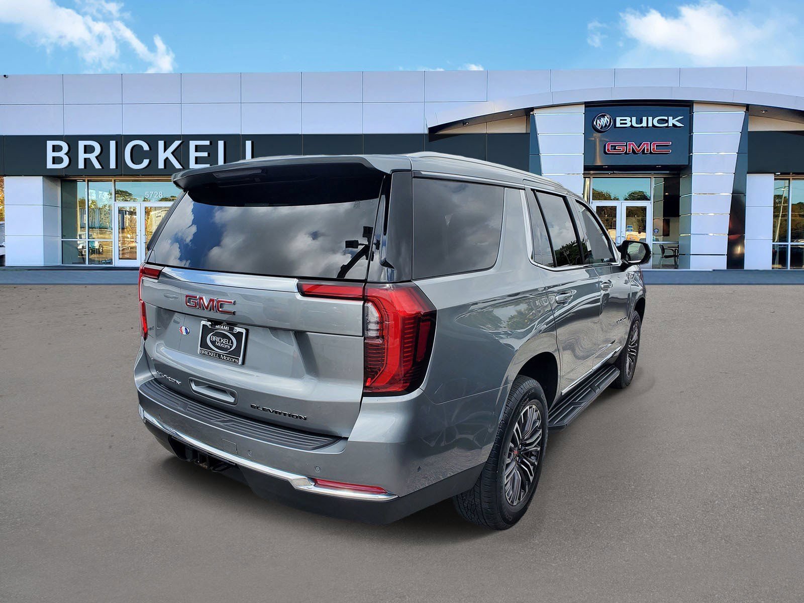 Used 2025 GMC Yukon Elevation RWD image 3
