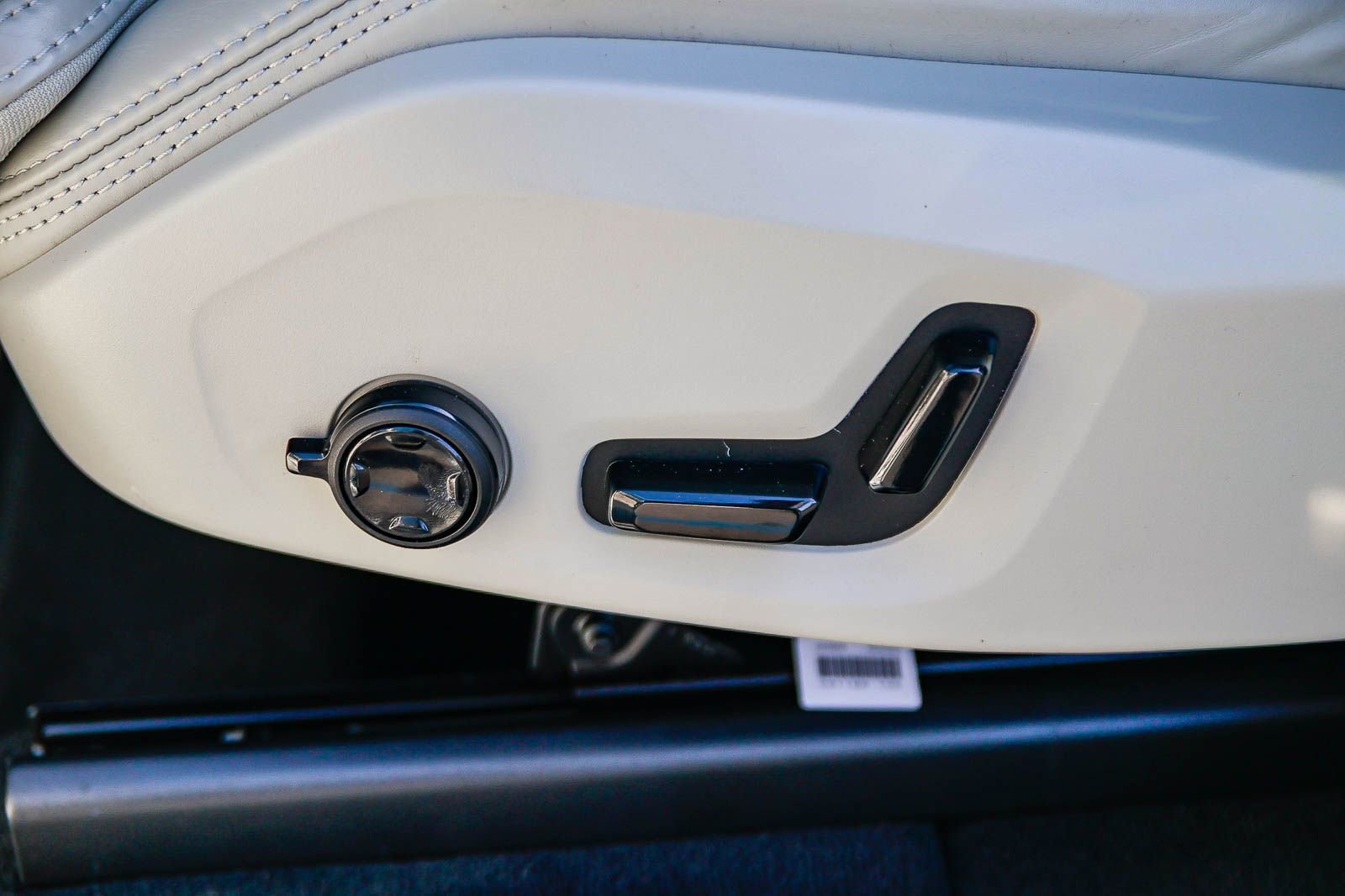 Used 2023 Volvo XC90 T8 Ultimate w/ Protection Package Premier image 24