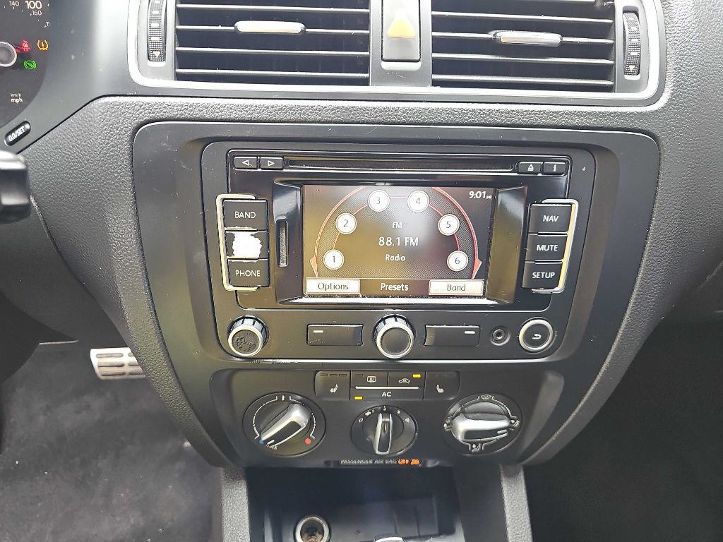 Used 2011 Volkswagen Jetta SEL FWD image 14
