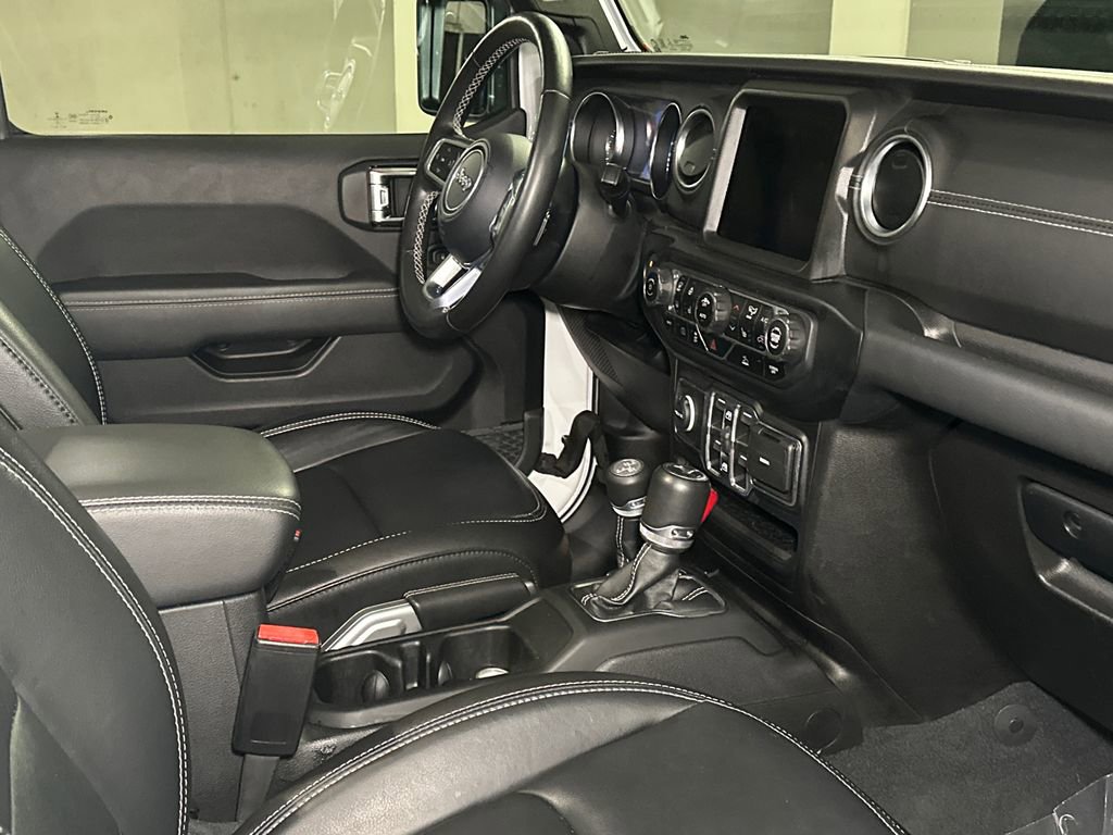 Used 2022 Jeep Wrangler Unlimited Sahara w/ Cold Weather Group AWD/4WD image 10