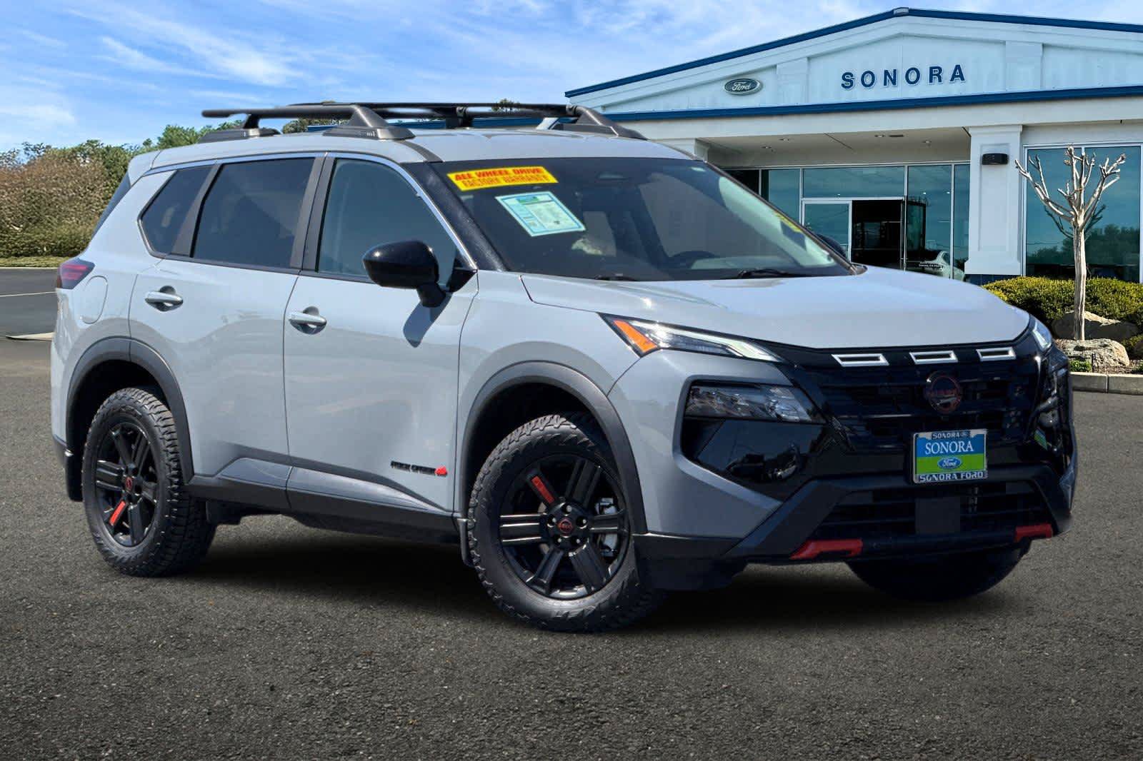 Used 2025 Nissan Rogue SV AWD/4WD image 2