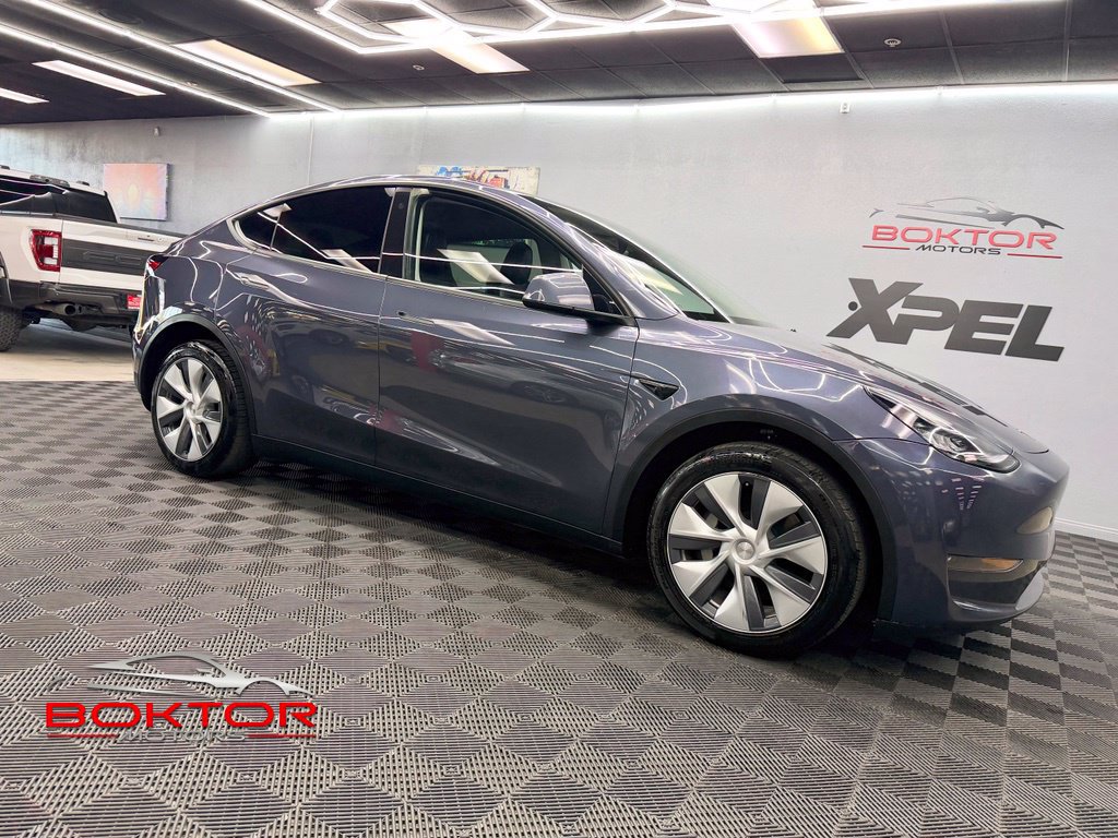 Used 2023 Tesla Model Y Long Range AWD/4WD image 1