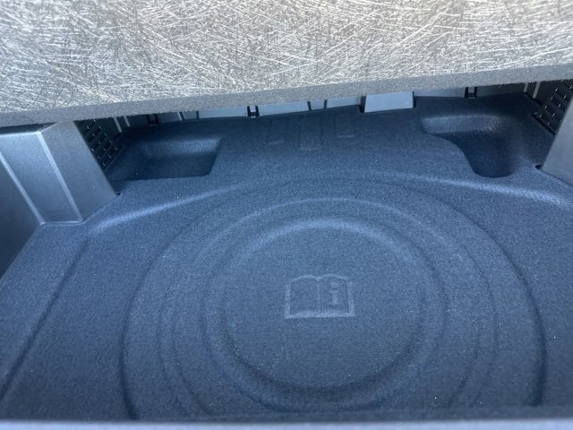 Used 2024 GMC Terrain SLE image 32