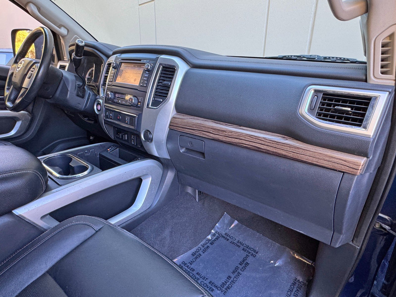 Used 2016 Nissan Titan SL image 13