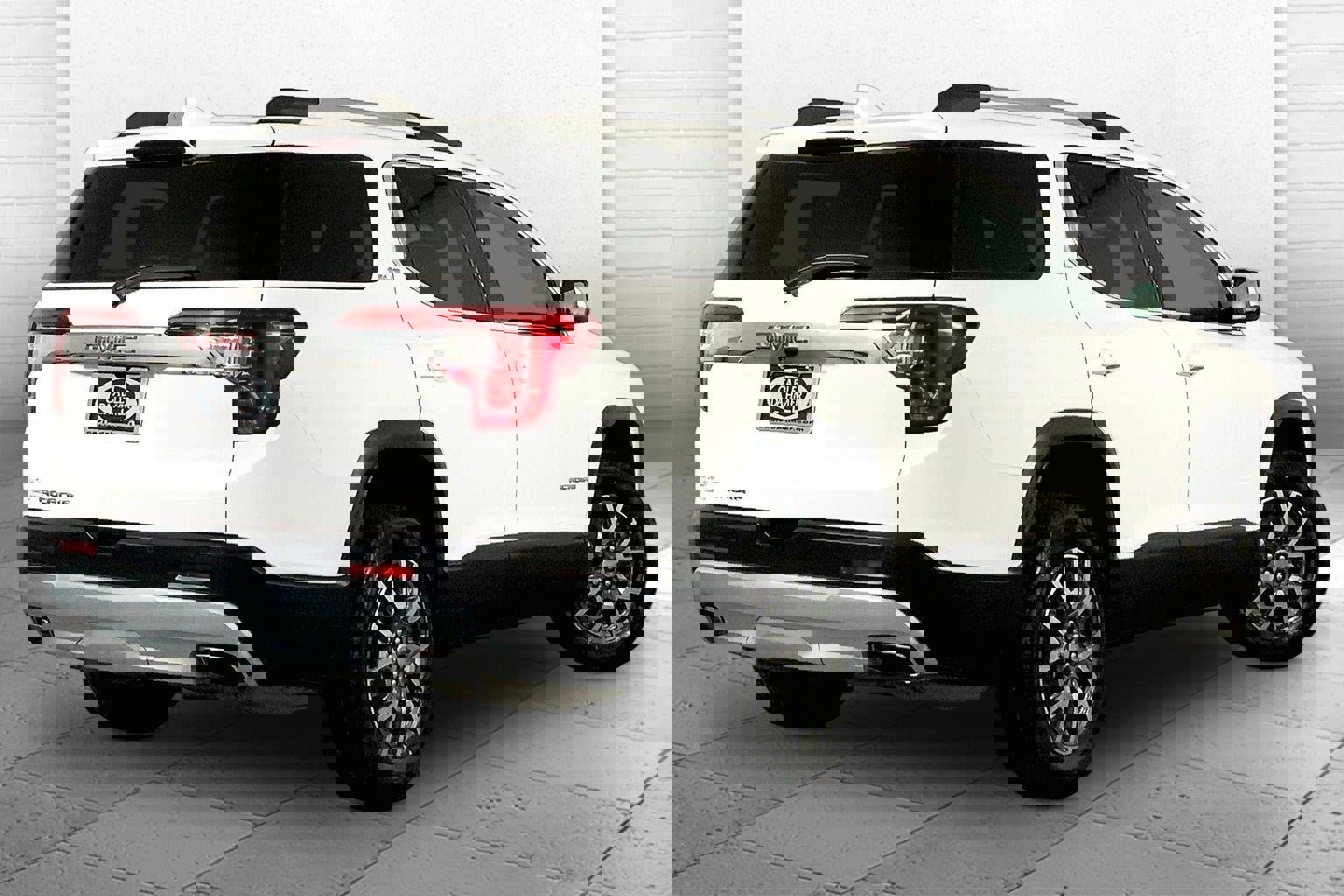 Used 2023 GMC Acadia SLE w/ Driver Convenience Package image 13