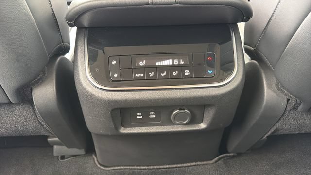 Used 2025 Nissan Armada SV AWD/4WD image 28