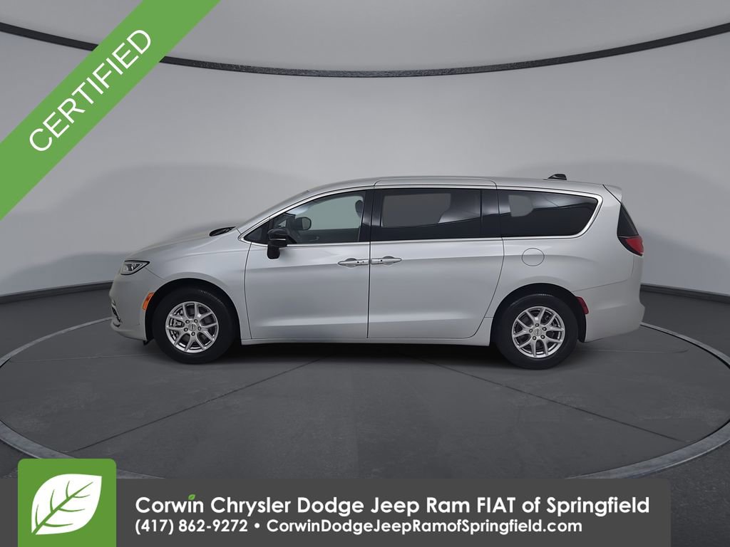 Used 2024 Chrysler Pacifica Touring-L FWD image 9