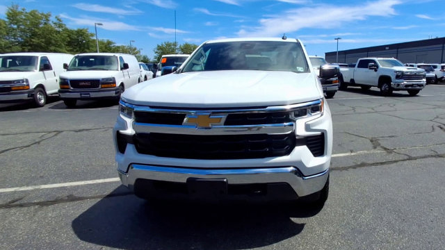 Used 2023 Chevrolet Silverado 1500 LT w/ Z71 Off-Road Package AWD/4WD image 3
