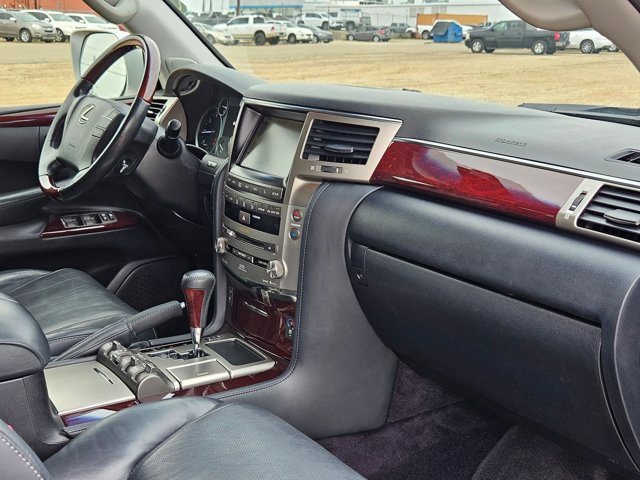 Used 2014 Lexus LX 570 4WD w/ Luxury Package image 25