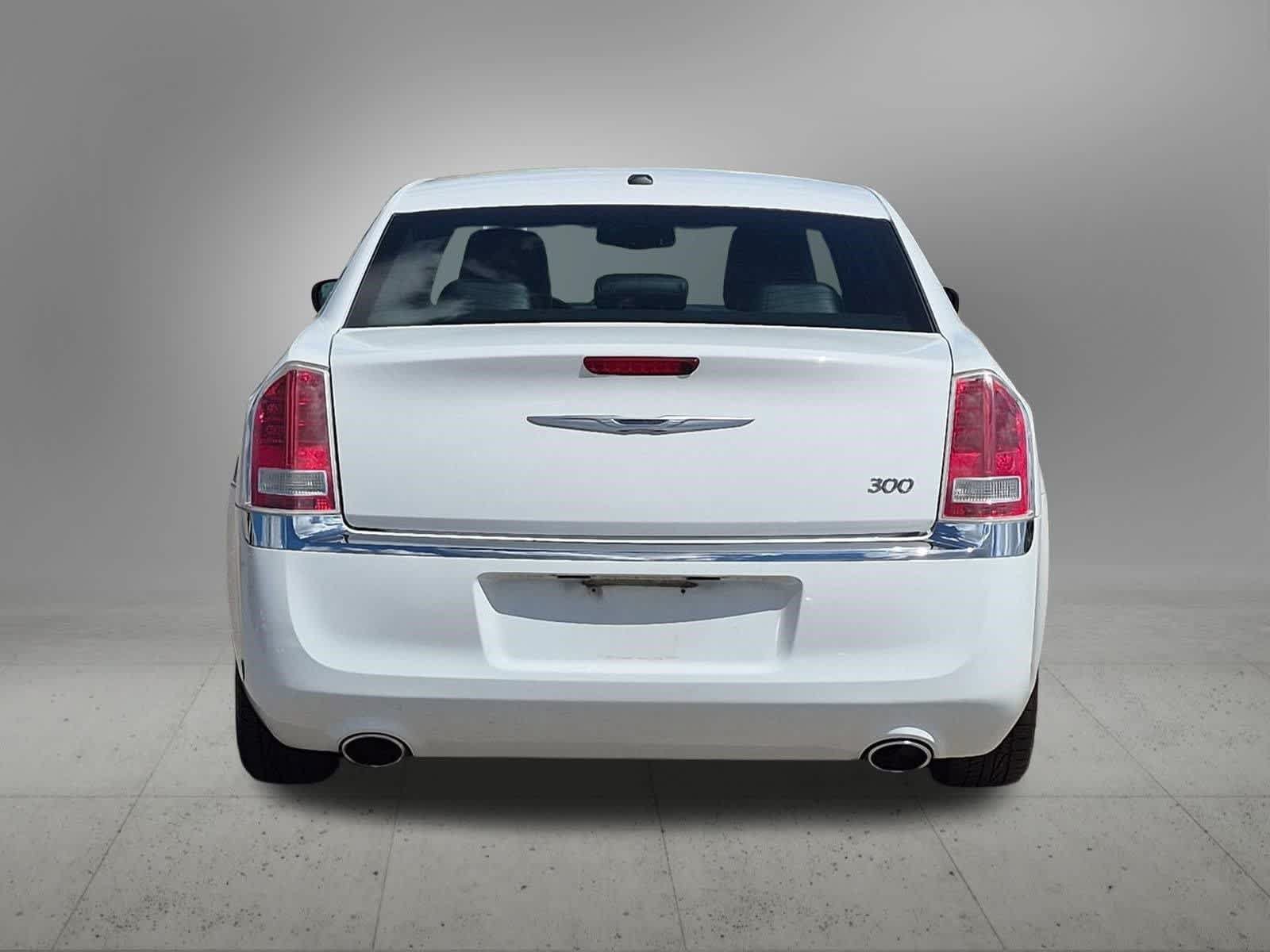 Used 2014 Chrysler 300 RWD image 5