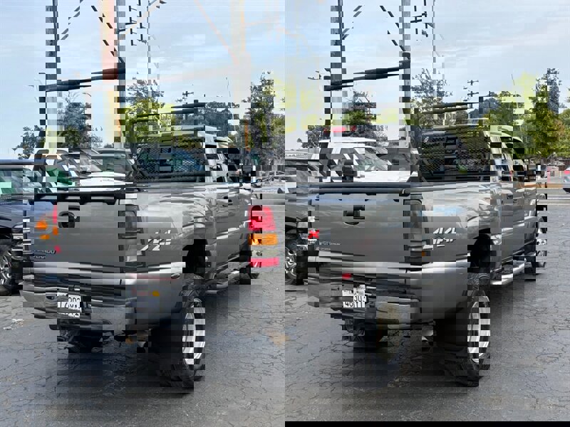 Used 2007 Chevrolet Silverado 3500 LT w/ Heavy-Duty Power Package image 3