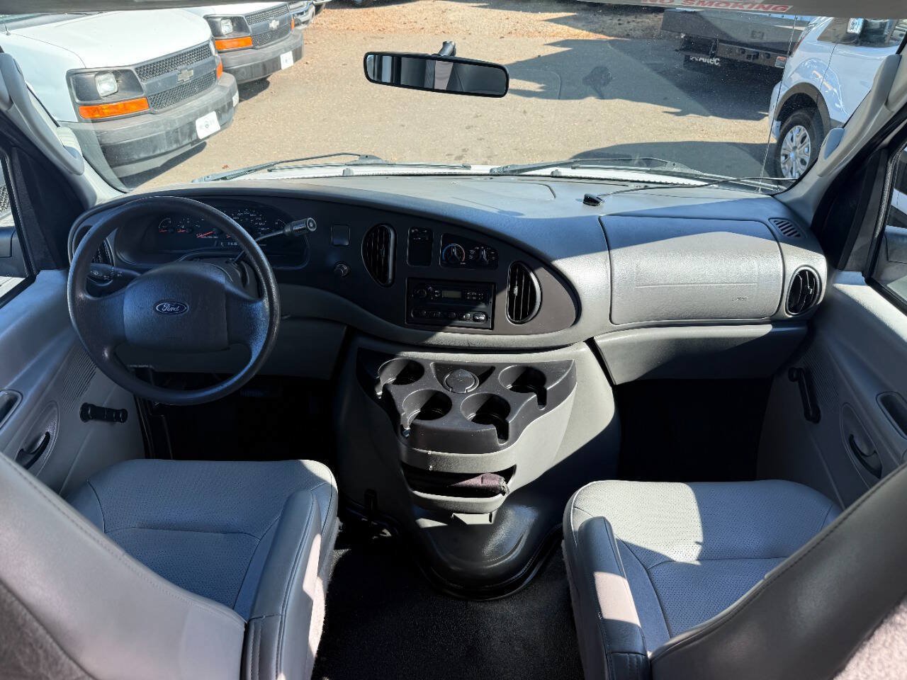 Used 2006 Ford E-350 and Econoline 350 Super Duty RWD image 14