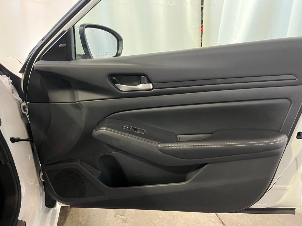 Used 2025 Nissan Altima 2.5 SV w/ SV Special Edition Package AWD/4WD image 11