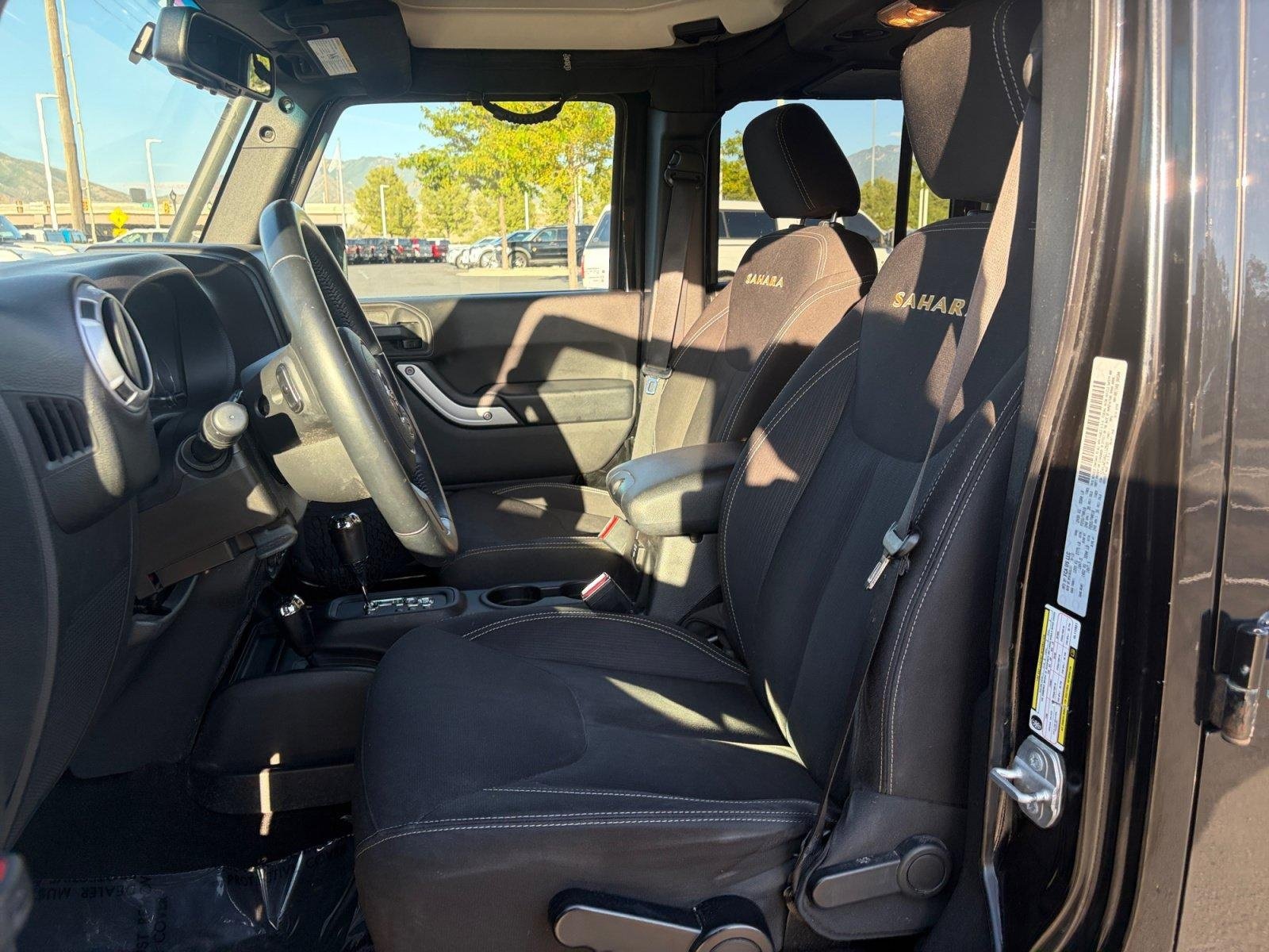 Used 2016 Jeep Wrangler Unlimited Sahara w/ Connectivity Group AWD/4WD image 16