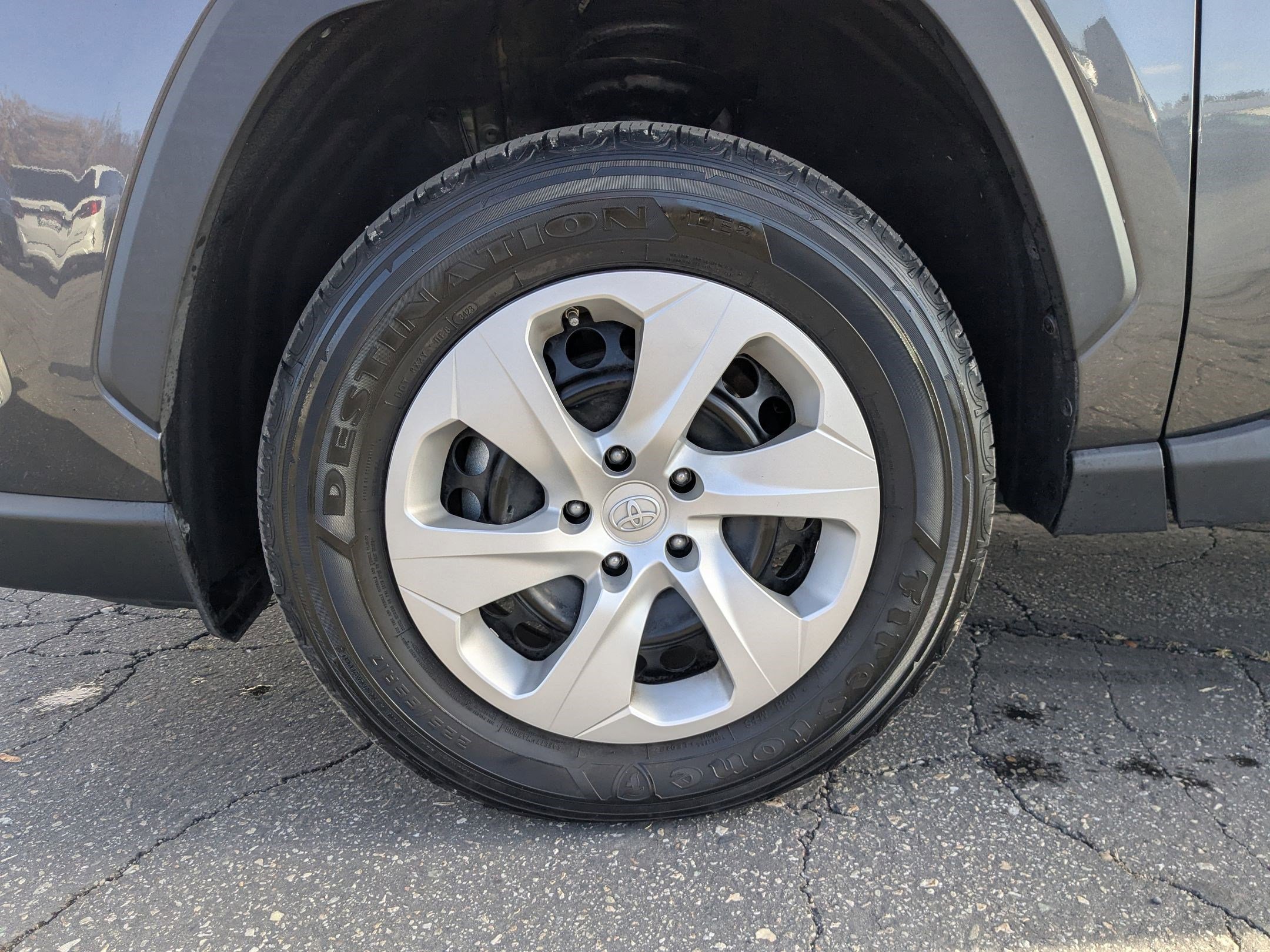 Used 2023 Toyota RAV4 LE image 32