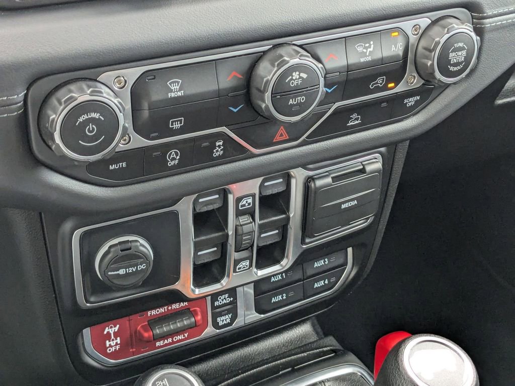 Used 2025 Jeep Wrangler Unlimited Rubicon AWD/4WD image 23