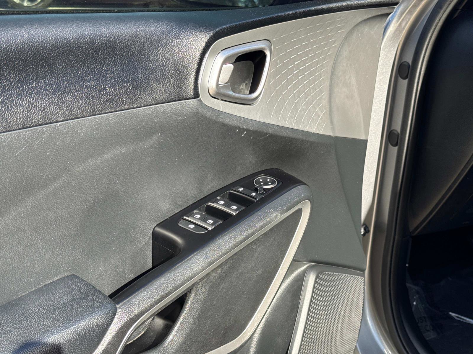 Used 2023 Kia Soul LX w/ LX Technology Package image 17