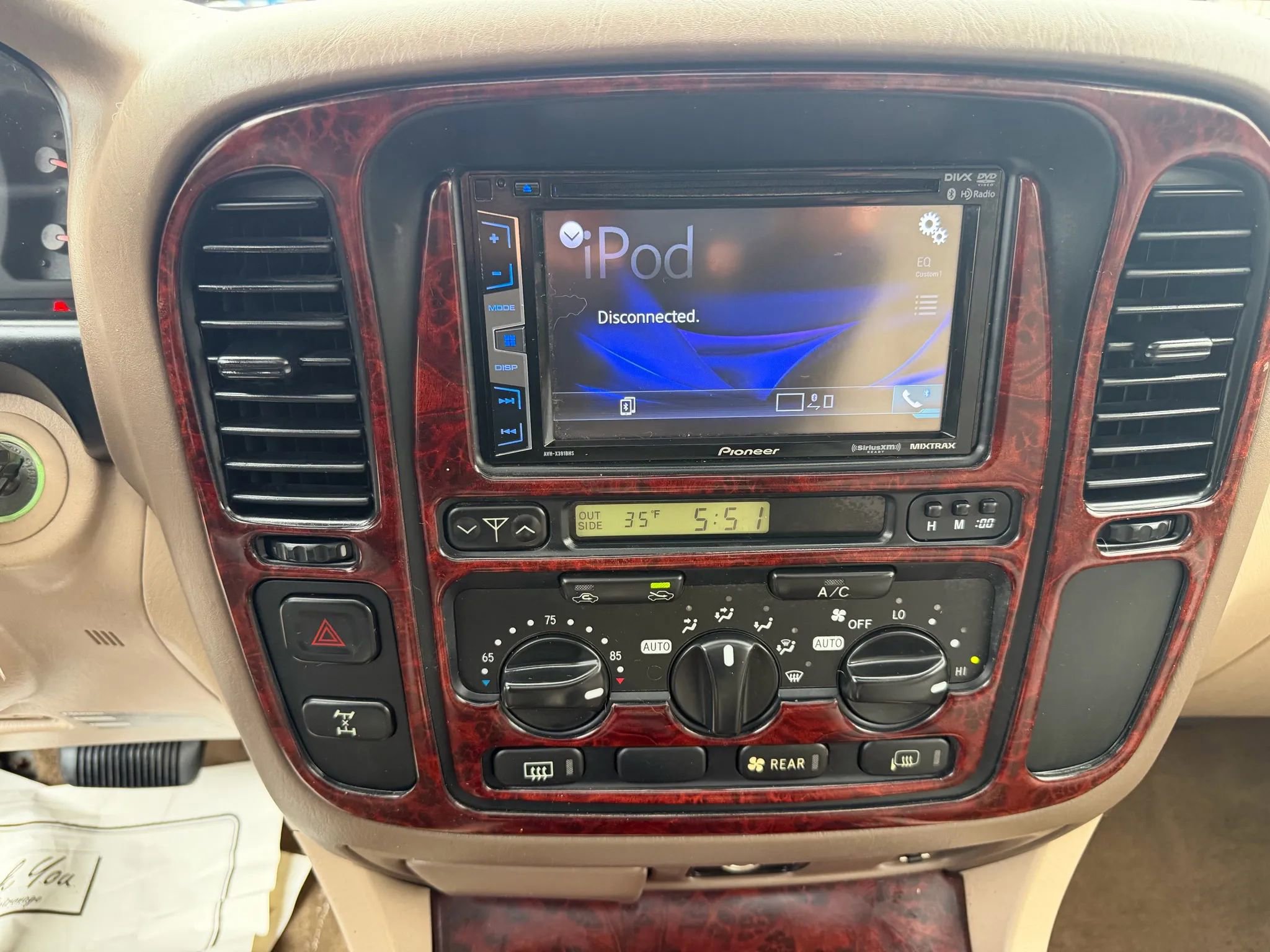 Used 2000 Toyota Land Cruiser Sport Utility 4D image 20