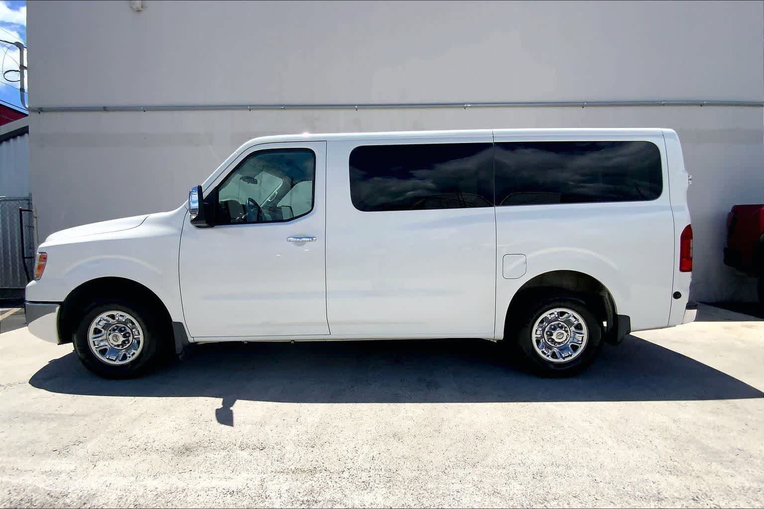 Used 2016 Nissan NV 3500 SV RWD image 3